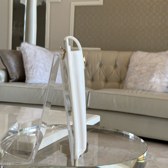 NWT CHANEL White Quilted Leather Phone Case - Picture 3 of 6